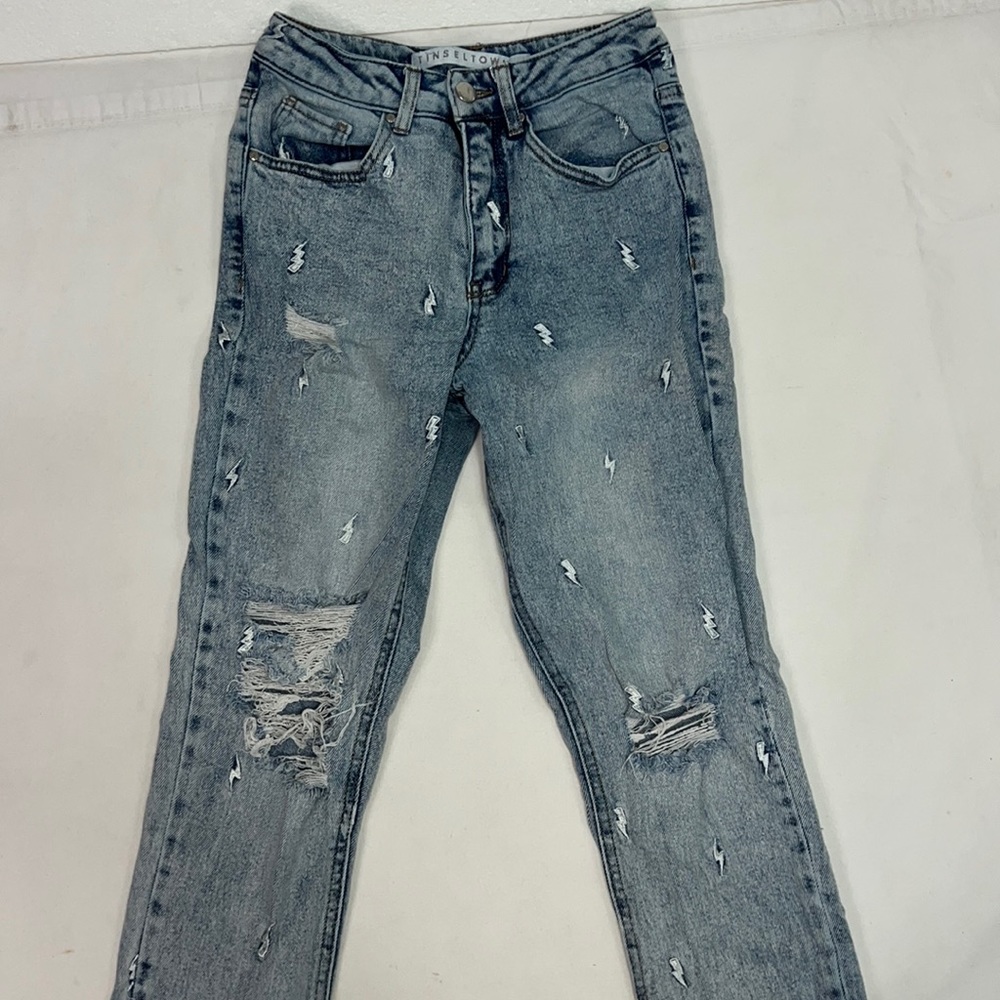 2382 women’s Tinseltown blue jeans